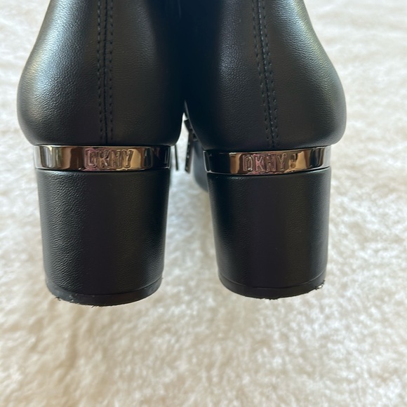 Nwob. DKNY boots. Napa classic booties - Picture 6 of 14